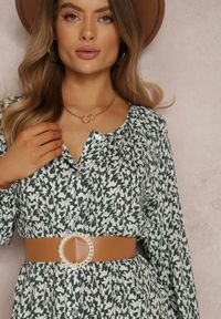 Renee - Biało-Zielona Sukienka Hyrathe. Kolor: zielony. Materiał: tkanina. Wzór: aplikacja, kwiaty, nadruk. Styl: elegancki. Długość: maxi