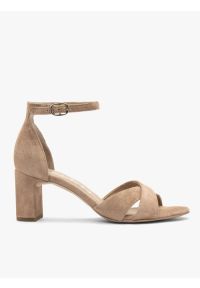 Ryłko - Beżowe sandały damskie na obcasie. Kolor: beżowy. Materiał: welur, skóra. Obcas: na obcasie. Styl: street. Wysokość obcasa: średni #1