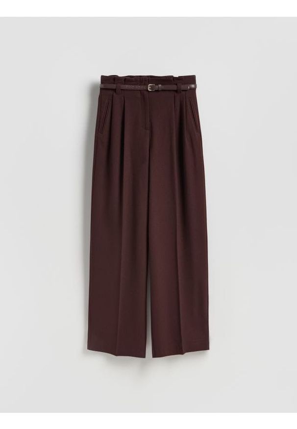 Reserved - Spodnie z paskiem - burgundowy. Kolor: czerwony. Materiał: tkanina, wiskoza