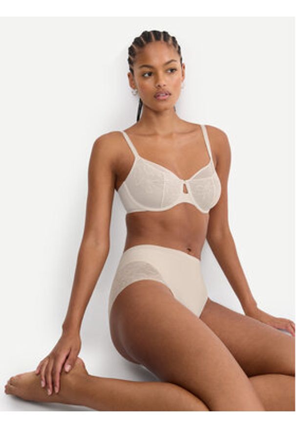 Triumph Biustonosz z fiszbiną Comfort Contour 10226401 Beżowy. Kolor: beżowy. Materiał: syntetyk
