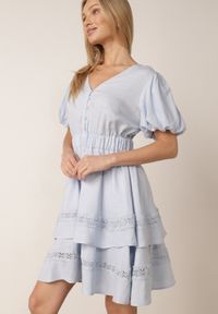 Born2be - Jasnoniebieska Letnia Sukienka Wiskozowa o Rozkloszowanym Kroju z Bufiastymi Rękawami Aikede. Okazja: na co dzień. Kolor: niebieski. Materiał: wiskoza. Sezon: lato. Typ sukienki: proste, rozkloszowane. Styl: casual, boho #3