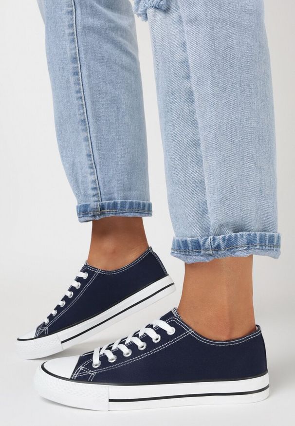Born2be - Granatowe Trampki Tyren. Okazja: na co dzień. Nosek buta: okrągły. Zapięcie: sznurówki. Kolor: niebieski. Materiał: materiał. Styl: casual, sportowy
