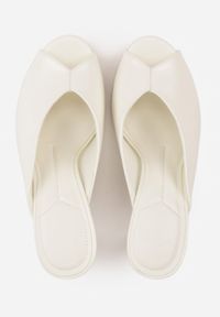 Renee - Białe Klapki na Szpilce z Wyciętą Cholewką Ariesona. Okazja: na imprezę, na co dzień. Kolor: biały. Materiał: jeans. Obcas: na szpilce. Styl: casual, klasyczny, elegancki #2