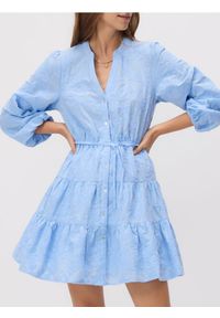 Reserved - Bawełniana sukienka mini - jasnoniebieski. Kolor: niebieski. Materiał: bawełna. Długość rękawa: długi rękaw. Wzór: haft. Długość: mini #1
