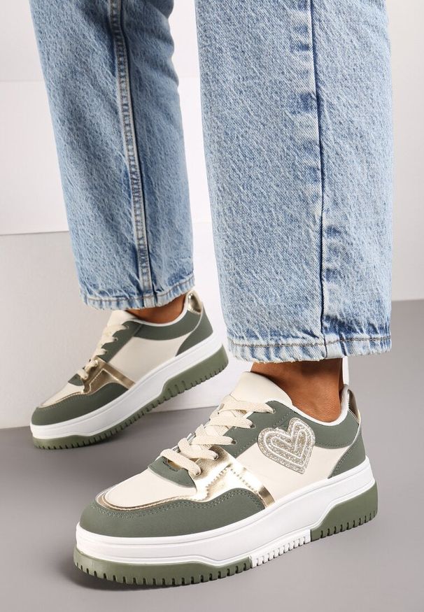 Born2be - Zielone Sneakersy z Brokatowym Serduszkiem Asitalla. Nosek buta: okrągły. Zapięcie: sznurówki. Kolor: beżowy. Materiał: materiał. Obcas: na obcasie. Wysokość obcasa: niski