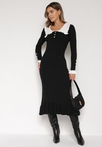 Born2be - Czarna Dzianinowa Sukienka Retro z Wiskozą z Kołnierzykiem i Falbanami Hanlira. Okazja: na co dzień. Kolor: czarny. Materiał: dzianina, wiskoza. Styl: retro #2
