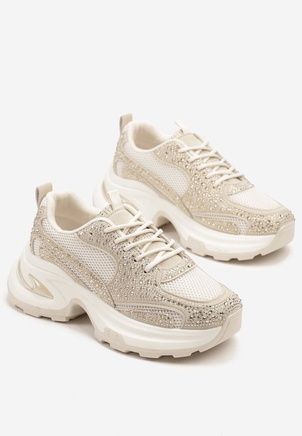 Born2be - Beżowe Sneakersy na Grubej Tłoczonej Podeszwie z Cyrkoniami Kornelva. Okazja: na co dzień. Zapięcie: sznurówki. Kolor: beżowy. Materiał: jeans