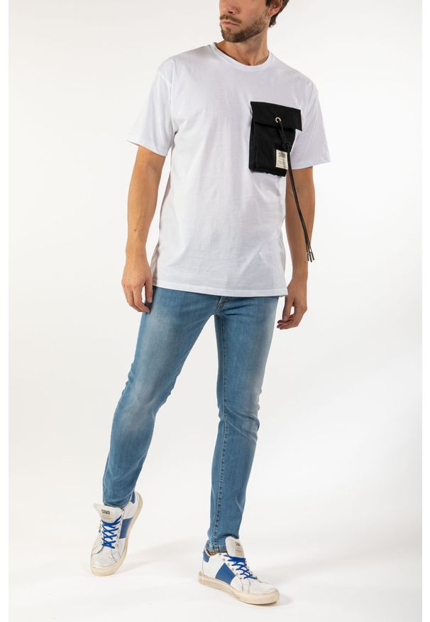 Takeshy Kurosawa T-shirt "Sawa". Okazja: na co dzień. Materiał: bawełna. Wzór: aplikacja. Styl: casual