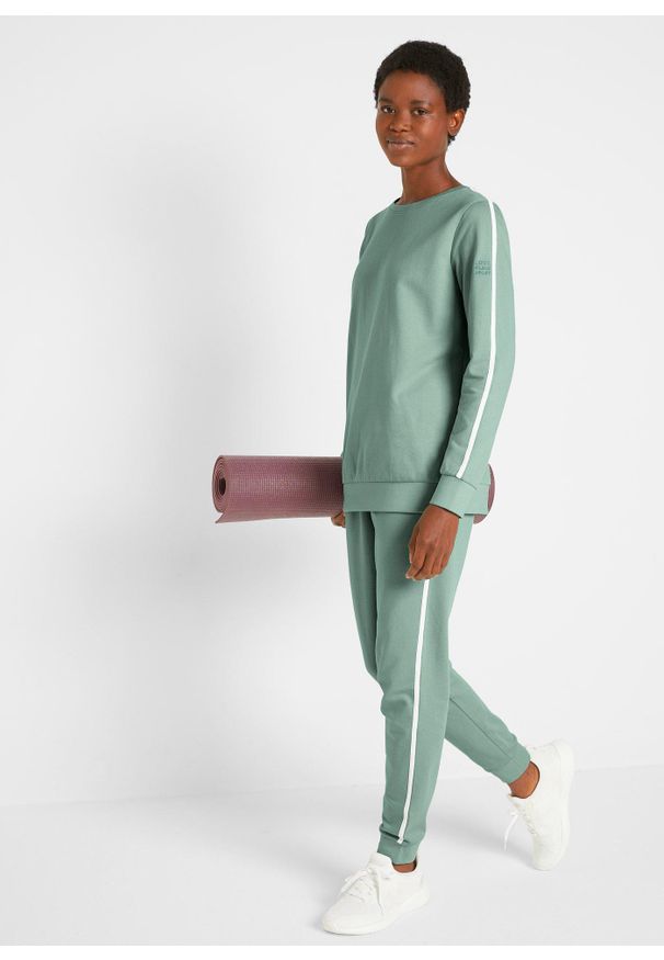 bonprix - Dres sportowy bawełniany (2 części). Kolor: zielony. Materiał: dresówka, bawełna. Styl: sportowy