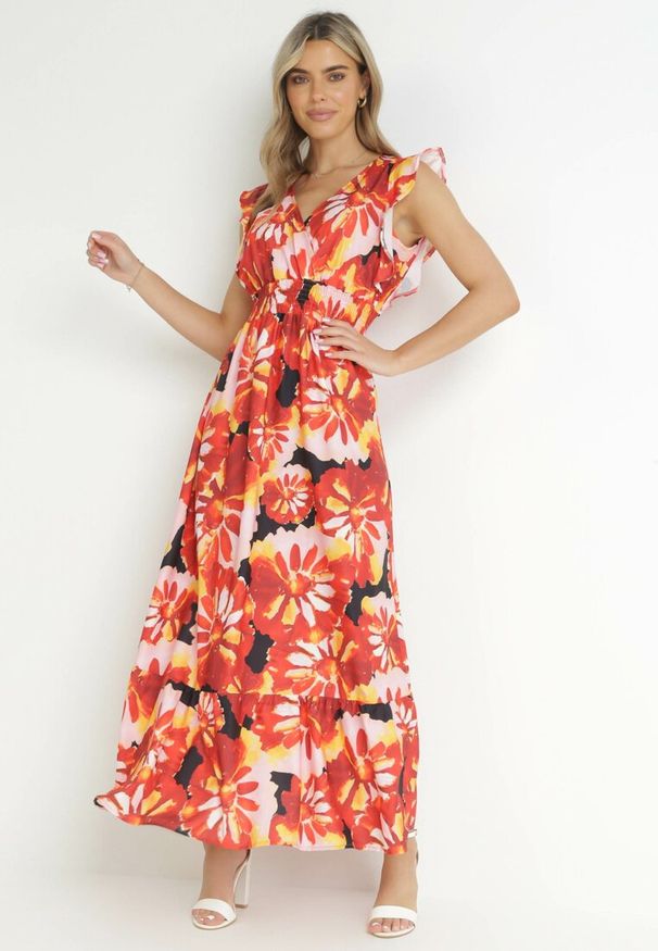 Born2be - Czerwona Rozkloszowana Sukienka z Kopertowym Dekoltem i Falbankami Santila. Typ kołnierza: kołnierz z falbankami. Kolor: czerwony. Wzór: aplikacja. Typ sukienki: kopertowe. Długość: maxi