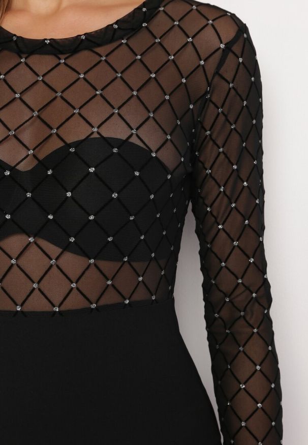Born2be - Czarna Koktajlowa Sukienka Mini z Siateczkową Górą z Cyrkoniami Fatilla. Kolor: czarny. Materiał: tkanina. Styl: wizytowy. Długość: mini