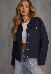 Renee - Granatowa Jeansowa Kurtka z Bawełny Perilopei. Okazja: na co dzień. Kolekcja: plus size. Kolor: niebieski. Materiał: bawełna, jeans. Styl: casual #1