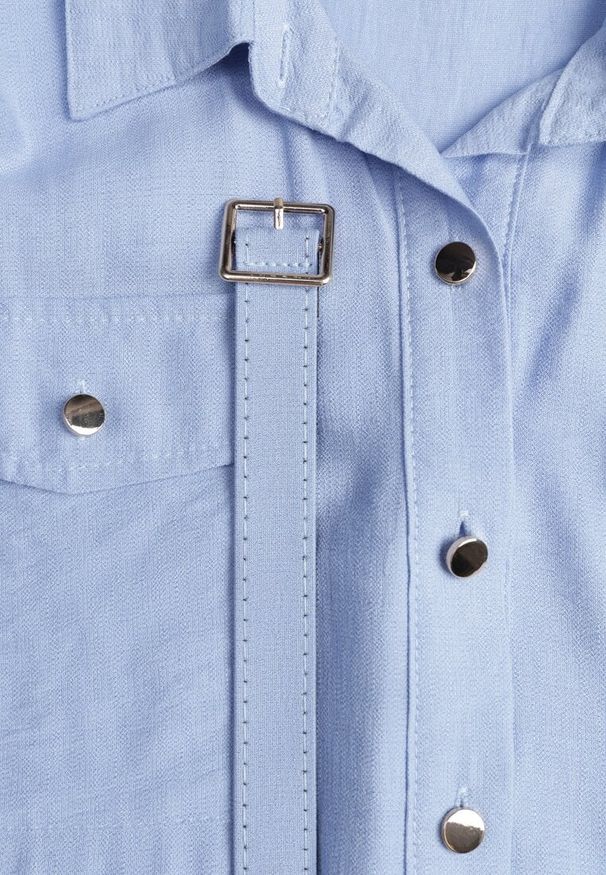 Renee - Niebieska Sukienka Rozkloszowana z Wiskozy o Koszulowym Kroju z Paskiem Anteis. Kolor: niebieski. Materiał: wiskoza. Wzór: aplikacja. Typ sukienki: koszulowe. Styl: elegancki