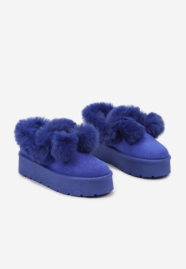 Born2be - Niebieskie Śniegowce na Grubej podeszwie ze Sztucznym Futrem i Pomponami Irissaure. Okazja: na co dzień. Kolor: niebieski. Materiał: futro. Sezon: zima. Styl: casual