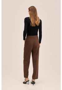 mango - Mango spodnie Charlie damskie kolor brązowy szerokie high waist. Stan: podwyższony. Kolor: brązowy. Materiał: włókno