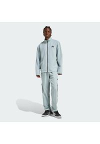 Adidas - Dres Sportswear Woven Cargo. Kolor: zielony. Materiał: dresówka. Sport: fitness #1