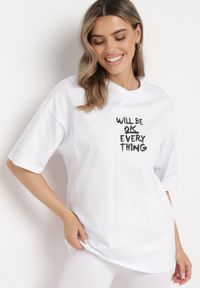 Born2be - Biały T-shirt Oversize Bawełniany Ozdobiony Nadrukiem Aridka. Okazja: na co dzień. Kolor: biały. Materiał: bawełna. Wzór: aplikacja, nadruk. Styl: casual, klasyczny