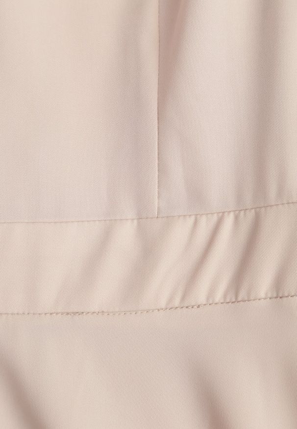 Born2be - Beżowa Rozkloszowana Sukienka Zdobiona Falbanami Emilienne. Okazja: na randkę, na spacer. Kolor: beżowy. Materiał: tkanina, jeans. Wzór: aplikacja, jednolity, gładki. Typ sukienki: rozkloszowane. Styl: wizytowy, klasyczny, elegancki. Długość: maxi