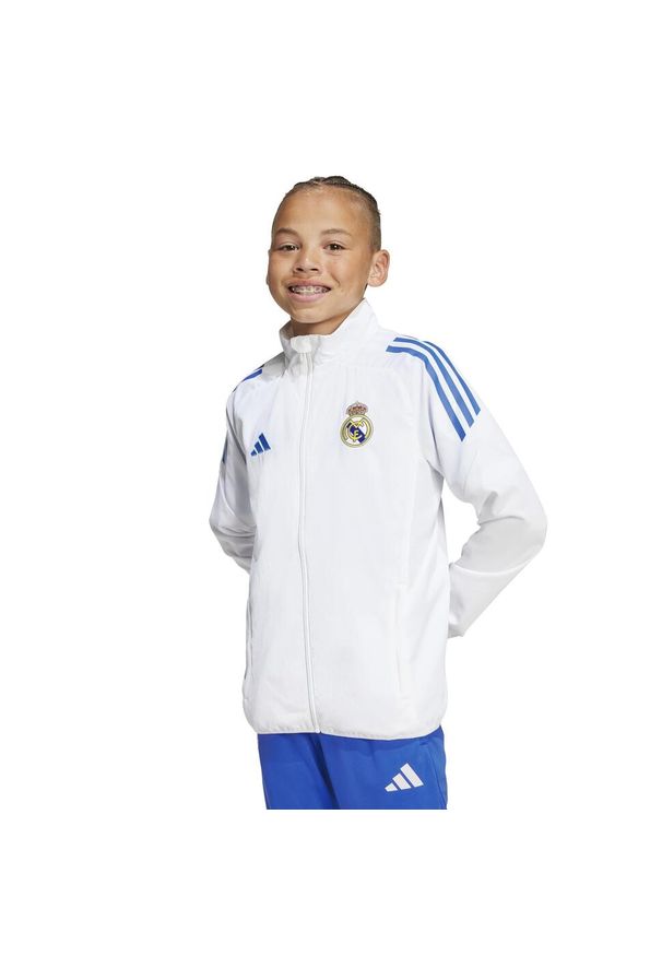 Adidas - Dziecienska bluza dresowa Prematch Real Madrid EU 2025/26. Kolor: biały. Materiał: dresówka. Sport: piłka nożna
