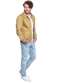 Lee - MĘSKA KURTKA PRZEJŚCIOWA LEE HARRINGTON JACKET SAFARI L86LTOSH. Kolor: żółty #8