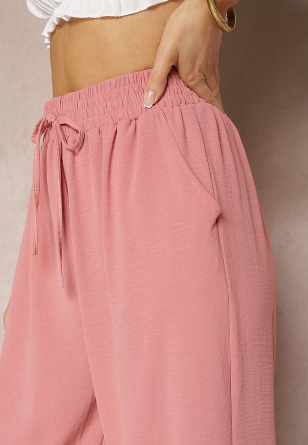 Renee - Ciemnoróżowe Spodnie Regular High Waist z Wiązaniem w Pasie Dimeca. Okazja: na co dzień. Stan: podwyższony. Kolor: różowy. Materiał: materiał. Wzór: aplikacja. Styl: casual