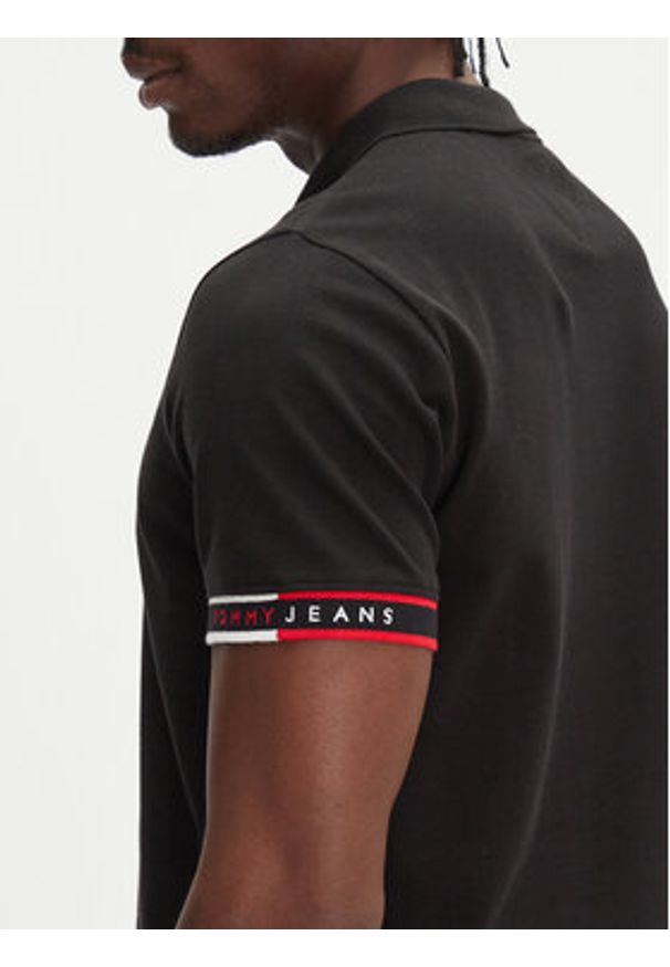 Tommy Jeans Polo Flag Cuff DM0DM21306 Czarny Slim Fit. Typ kołnierza: polo. Kolor: czarny. Materiał: bawełna