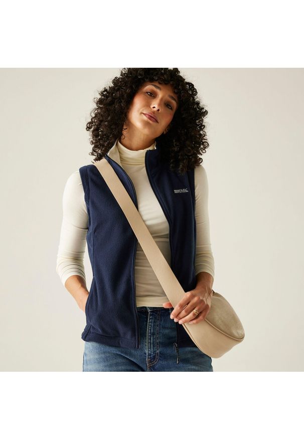 Regatta - Sweetness II Damska lekka kamizelka polarowa. Kolor: niebieski. Materiał: polar. Długość rękawa: bez rękawów. Sport: turystyka piesza