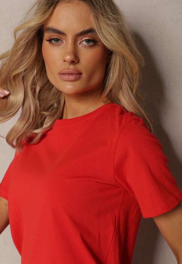 Renee - Czerwony Klasyczny T-shirt z Bawełny o Gładkim Wykończeniu Fioralla. Kolor: czerwony. Materiał: bawełna. Długość rękawa: krótki rękaw. Długość: krótkie. Wzór: gładki. Styl: klasyczny