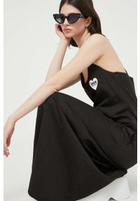 Love Moschino sukienka z domieszką lnu kolor czarny maxi dopasowana. Kolor: czarny. Materiał: len. Długość rękawa: na ramiączkach. Typ sukienki: dopasowane. Długość: maxi #3
