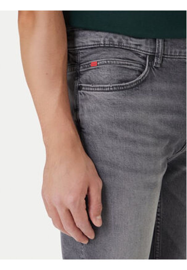 Hugo - HUGO Jeansy 50556103 Szary Slim Fit. Kolor: szary