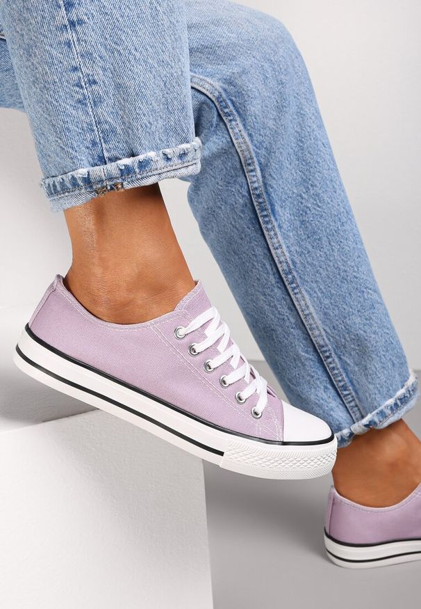 Renee - Fioletowe Trampki Lakellet. Okazja: na co dzień. Wysokość cholewki: przed kostkę. Kolor: fioletowy. Materiał: guma, jeans, materiał. Szerokość cholewki: normalna. Styl: klasyczny, casual