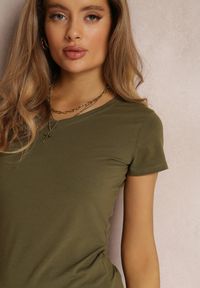 Renee - Ciemnozielony T-shirt Adranna. Kolor: zielony. Materiał: bawełna, dzianina. Długość rękawa: krótki rękaw. Długość: krótkie