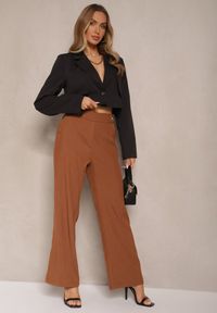 Renee - Brązowe Spodnie High Waist o Szerokim Fasonie z Paskiem i Złotym Metalicznym Detalem Eniarra. Okazja: do pracy. Stan: podwyższony. Kolor: brązowy. Materiał: jedwab. Styl: elegancki