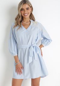 Born2be - Niebieska Pudełkowa Sukienka z Haftem i Wiązanym Paskiem Corothee. Kolor: niebieski. Materiał: materiał. Wzór: haft #2