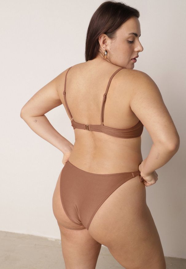 Born2be - Brązowe Bikini Biustonosz z Koralikami i Kokardą i Wiązane Figi Kąpielowe Raicine. Kolekcja: plus size. Kolor: brązowy. Długość: długie