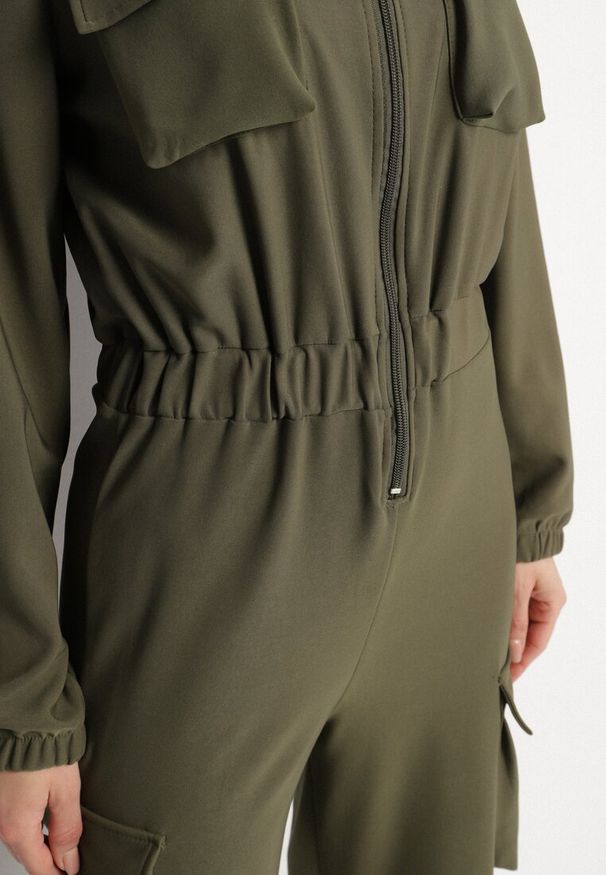 Born2be - Zielony Kombinezon Utility z Szerokimi Nogawkami o Taliowanym Kroju Liarose. Okazja: na co dzień. Kolor: zielony. Materiał: tkanina. Styl: casual