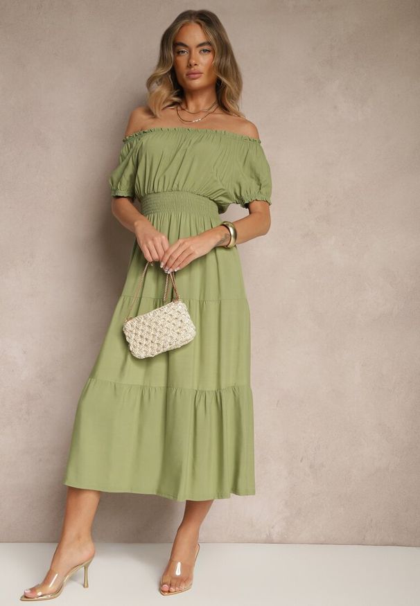 Renee - Ciemnozielona Rozkloszowana Sukienka z Gumką w Talii i Dekoltem w Kształcie Łódki Miratela. Okazja: na co dzień. Kolor: zielony. Długość rękawa: krótki rękaw. Typ sukienki: proste. Styl: klasyczny, casual