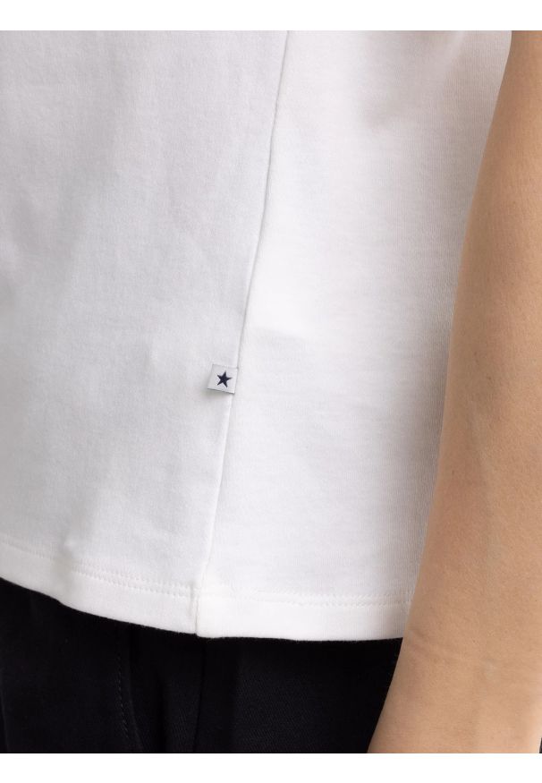 Big-Star - Koszulka damska z podwijanym rękawem biała Adela 100. Okazja: na co dzień. Kolor: biały. Materiał: bawełna, jeans, żakard, dzianina. Styl: klasyczny, casual, elegancki