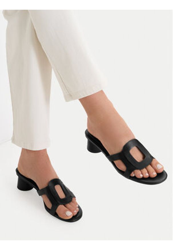 Gino Rossi - GINO ROSSI Klapki C-XRY0726-1 Czarny. Kolor: czarny. Materiał: skóra