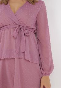 Born2be - Ciemnoróżowa Sukienka Sharpblaze. Kolor: różowy. Materiał: materiał, tkanina. Długość rękawa: długi rękaw. Typ sukienki: kopertowe. Długość: mini