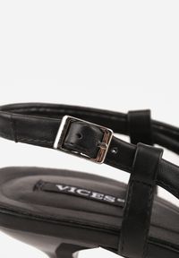 Born2be - Czarne Czółenka ze Szpiczastym Noskiem na Obcasie Typu Kaczuszka Ozdobione Klamrami Asinelle. Okazja: na spotkanie biznesowe. Nosek buta: szpiczasty. Zapięcie: klamry. Kolor: czarny. Wzór: aplikacja. Obcas: na obcasie. Styl: biznesowy, elegancki. Wysokość obcasa: średni #4