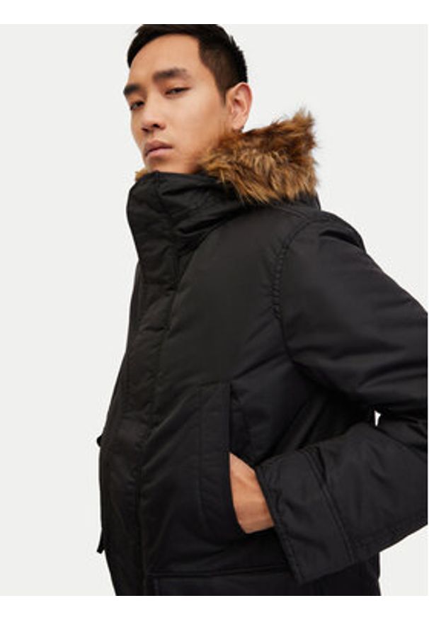 GAP - Gap Kurtka zimowa 726377-01 Czarny Regular Fit. Kolor: czarny. Materiał: syntetyk. Sezon: zima