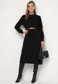 Born2be - Czarna Sukienka z Wiskozą Ozdobiona Plisowanymi Rękawami i Paskiem Daikari. Okazja: na co dzień. Kolor: czarny. Materiał: wiskoza. Wzór: aplikacja. Styl: casual #4