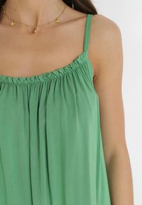 Born2be - Zielona Sukienka Sumire. Okazja: na plażę, na co dzień. Kolor: zielony. Materiał: tkanina, wiskoza. Długość rękawa: na ramiączkach. Sezon: lato. Typ sukienki: proste, w kształcie A, oversize. Styl: casual, wakacyjny #2