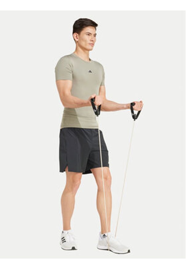 Adidas - adidas Koszulka techniczna Techfit Compression JE6700 Zielony Slim Fit. Kolor: zielony. Materiał: syntetyk. Technologia: Techfit (Adidas)