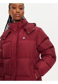 Tommy Jeans Płaszcz zimowy Alaska DW0DW18860 Bordowy Regular Fit. Kolor: czerwony. Materiał: syntetyk. Sezon: zima