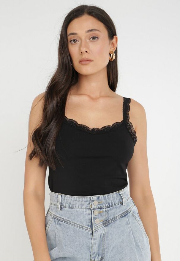 Born2be - Czarny Top Bawełniany Hellamene. Okazja: na co dzień. Kolor: czarny. Materiał: bawełna. Długość rękawa: na ramiączkach. Wzór: gładki, koronka. Sezon: lato. Styl: casual, klasyczny