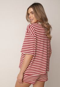 Born2be - Beżowo-Czerwony Komplet Bawełniany z Dzianiny Szorty i T-shirt o Luźnym Kroju w Paski Proseltte. Kolor: beżowy. Materiał: bawełna, dzianina. Wzór: paski #8