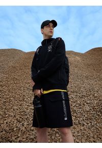 4f - 4F Bluza dresowa relaxed z kapturem męska - czarna M. Typ kołnierza: kaptur. Kolor: czarny. Materiał: dresówka. Wzór: nadruk. Styl: sportowy #2