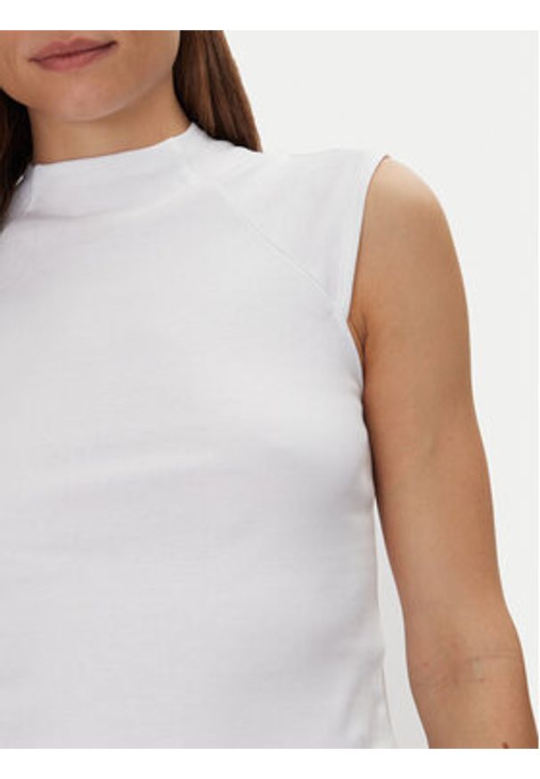 Calvin Klein Top Liquid Touch Top K20K208422 Biały Slim Fit. Kolor: biały. Materiał: bawełna
